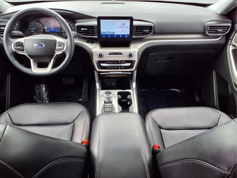 Used 2023 Ford Explorer XLT w/ Equipment Group 202A image 11