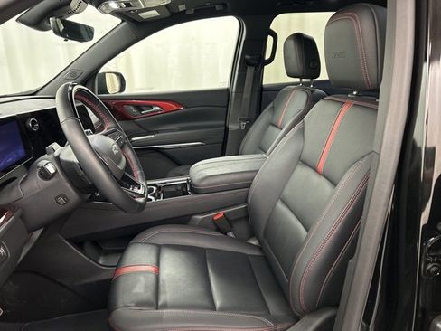 Used 2024 Chevrolet Traverse RS image 6