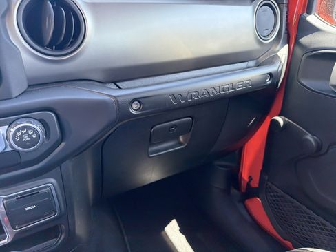 Certified 2018 Jeep Wrangler Sport AWD/4WD image 20