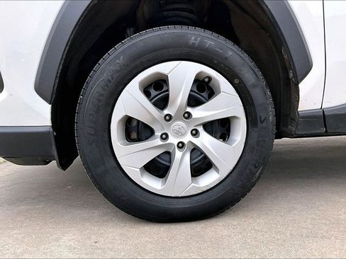 Used 2022 Toyota RAV4 LE image 11