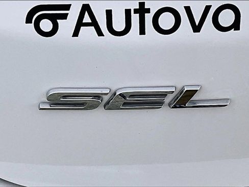 Used 2024 Ford Edge SEL image 32