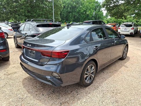 Used 2024 Kia Forte LXS w/ LXS Technology Package FWD image 3