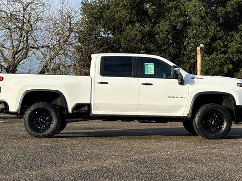 Certified 2025 Chevrolet Silverado 2500 ZR2 w/ Technology Package image 3