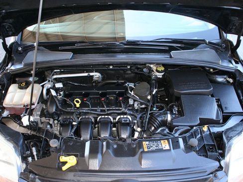 Used 2014 Ford Focus SE w/ Equipment Group 201A FWD image 12