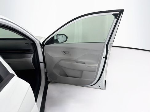 Used 2025 Hyundai Kona SEL FWD image 33