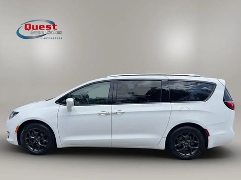 Used 2019 Chrysler Pacifica Touring Plus w/ Advanced Safetytec Group FWD image 6