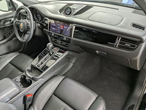 Certified 2025 Porsche Macan AWD/4WD image 25