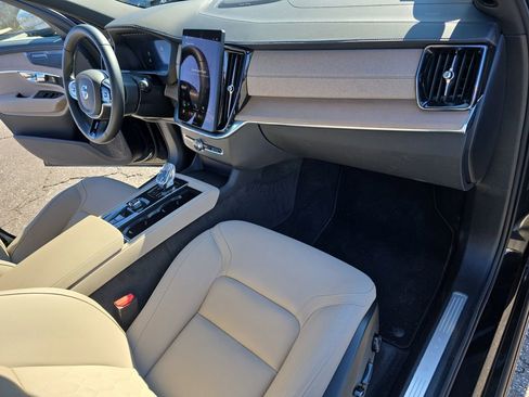 Certified 2025 Volvo XC90 B6 Plus image 13