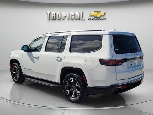 Used 2023 Jeep Wagoneer Series III w/ Preferred Equipment Group image 2