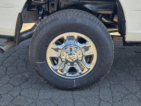 New 2026 RAM 2500 Laramie AWD/4WD image 9