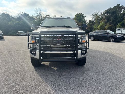 Used 2022 Ford F250 Lariat w/ Lariat Value Package image 2