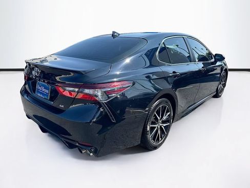 Used 2023 Toyota Camry SE FWD image 9