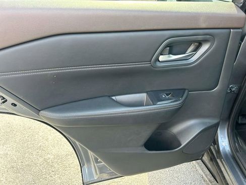 Used 2023 Nissan Rogue SL FWD image 19