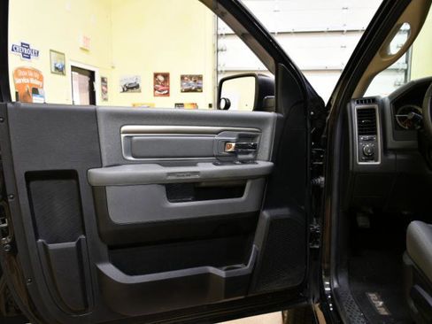 Used 2016 RAM 1500 Express RWD image 27