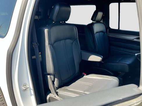 Certified 2025 Jeep Wagoneer L Series II w/ Premium Group I image 30