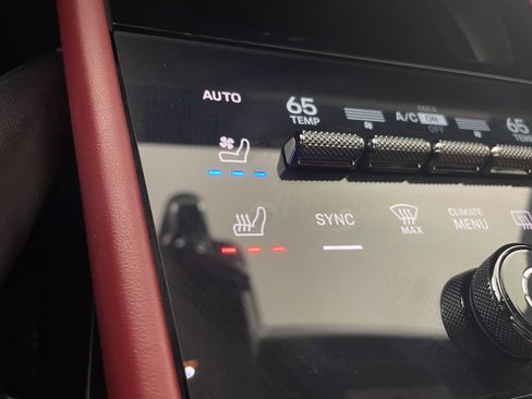 Used 2024 Porsche Cayenne Coupe image 23