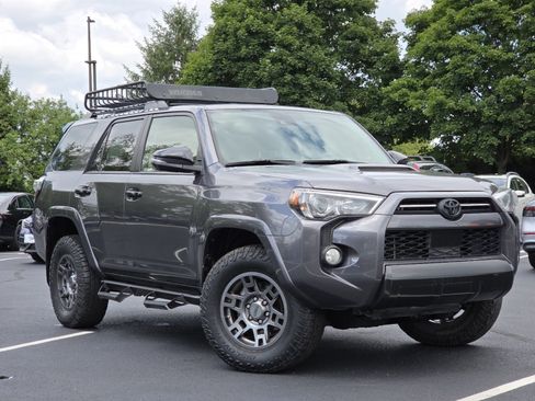 Used 2020 Toyota 4Runner Venture w/ Moonroof Package AWD/4WD image 2