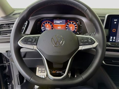 Used 2025 Volkswagen Atlas Peak Edition SE AWD/4WD image 12