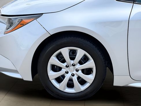 Used 2024 Toyota Corolla LE FWD image 31