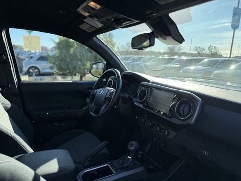 Used 2020 Toyota Tacoma TRD Off-Road image 10