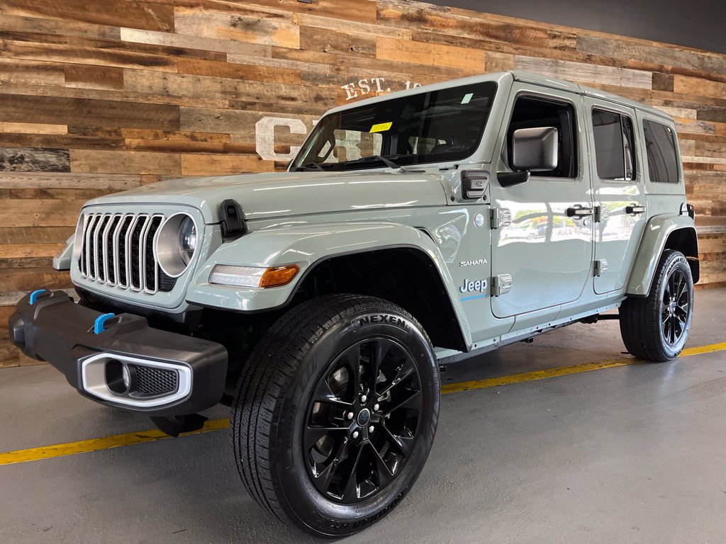 Used 2024 Jeep Wrangler Unlimited Sahara w/ Safety Group AWD/4WD image 12