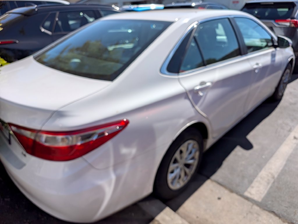Used 2016 Toyota Camry LE FWD image 2