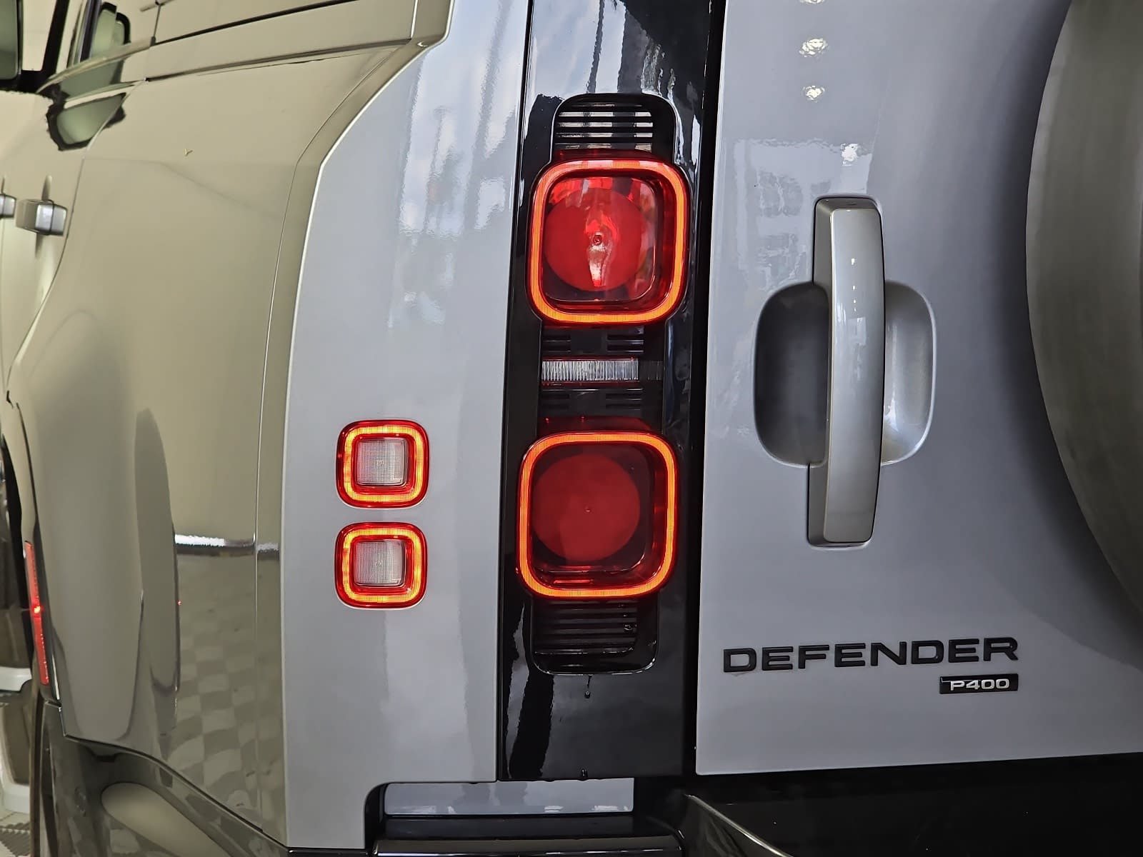Used 2023 Land Rover Defender 130 X-Dynamic SE AWD/4WD image 29