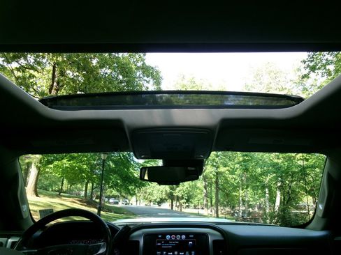 Used 2018 GMC Sierra 2500 SLT w/ Duramax Plus Package AWD/4WD image 15