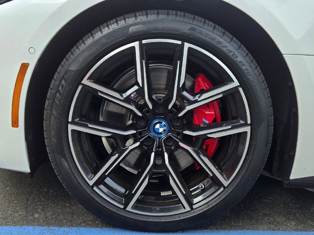 Used 2024 BMW i4 eDrive40 w/ M Sport Package RWD image 9