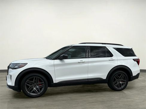 Certified 2025 Ford Explorer ST-Line w/ ST-Line Street Pack image 2