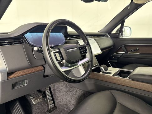 Used 2024 Land Rover Range Rover Long Wheelbase SE AWD/4WD image 4
