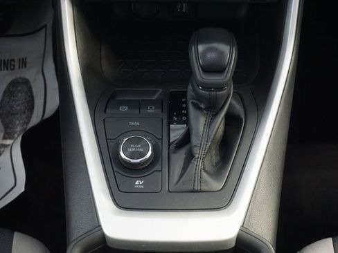 Used 2023 Toyota RAV4 XLE AWD/4WD image 28