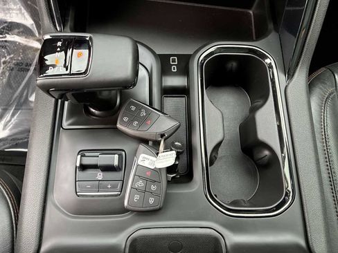 Certified 2024 GMC Sierra 1500 AT4 w/ Technology Package image 17