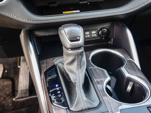 Used 2024 Toyota Highlander Limited image 28