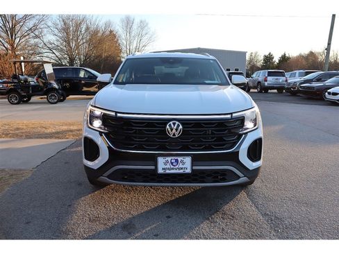 Used 2025 Volkswagen Atlas Cross Sport SE image 12