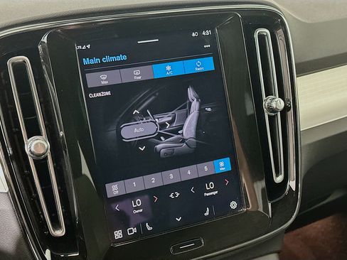 Used 2025 Volvo XC40 B5 Core image 24