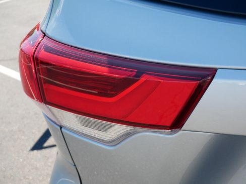 Certified 2019 Toyota Highlander XLE w/ Carpet Mat Package (TMS) AWD/4WD image 17