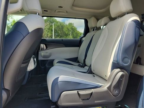 New 2026 Kia Carnival SX w/ SX Dark Edition Package FWD image 9