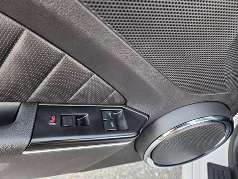 Used 2010 Ford Mustang GT Premium image 33