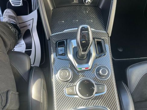 Used 2020 Alfa Romeo Stelvio Quadrifoglio image 17