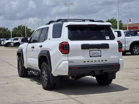 Used 2025 Toyota 4Runner SR5 RWD image 3