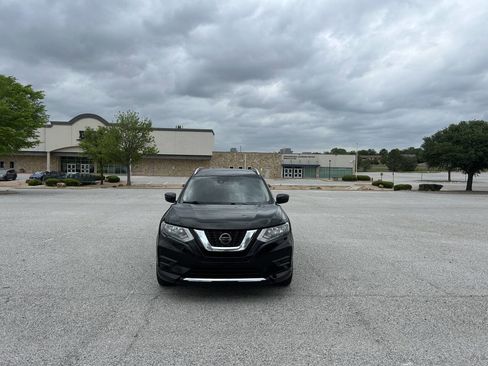 Used 2020 Nissan Rogue SV image 1