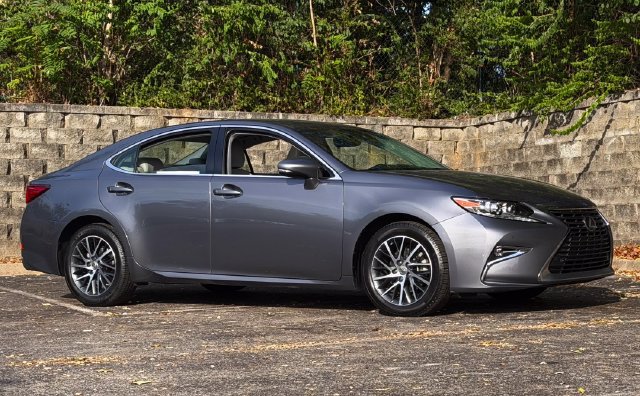 Used 2017 Lexus ES 350 w/ Luxury Package FWD image 3