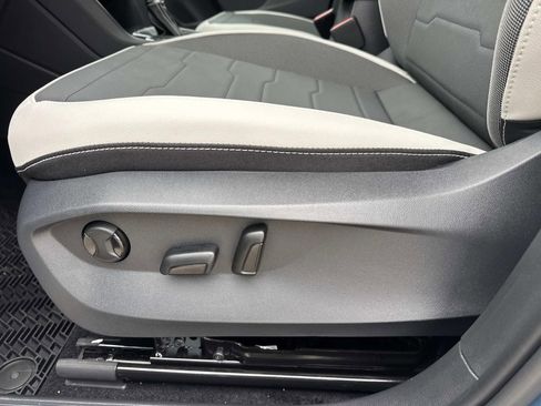 New 2026 Volkswagen Taos SE FWD image 10