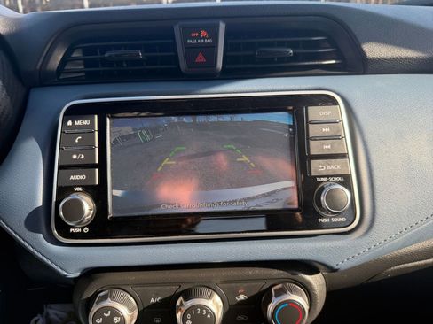 Used 2025 Nissan Versa SV image 25