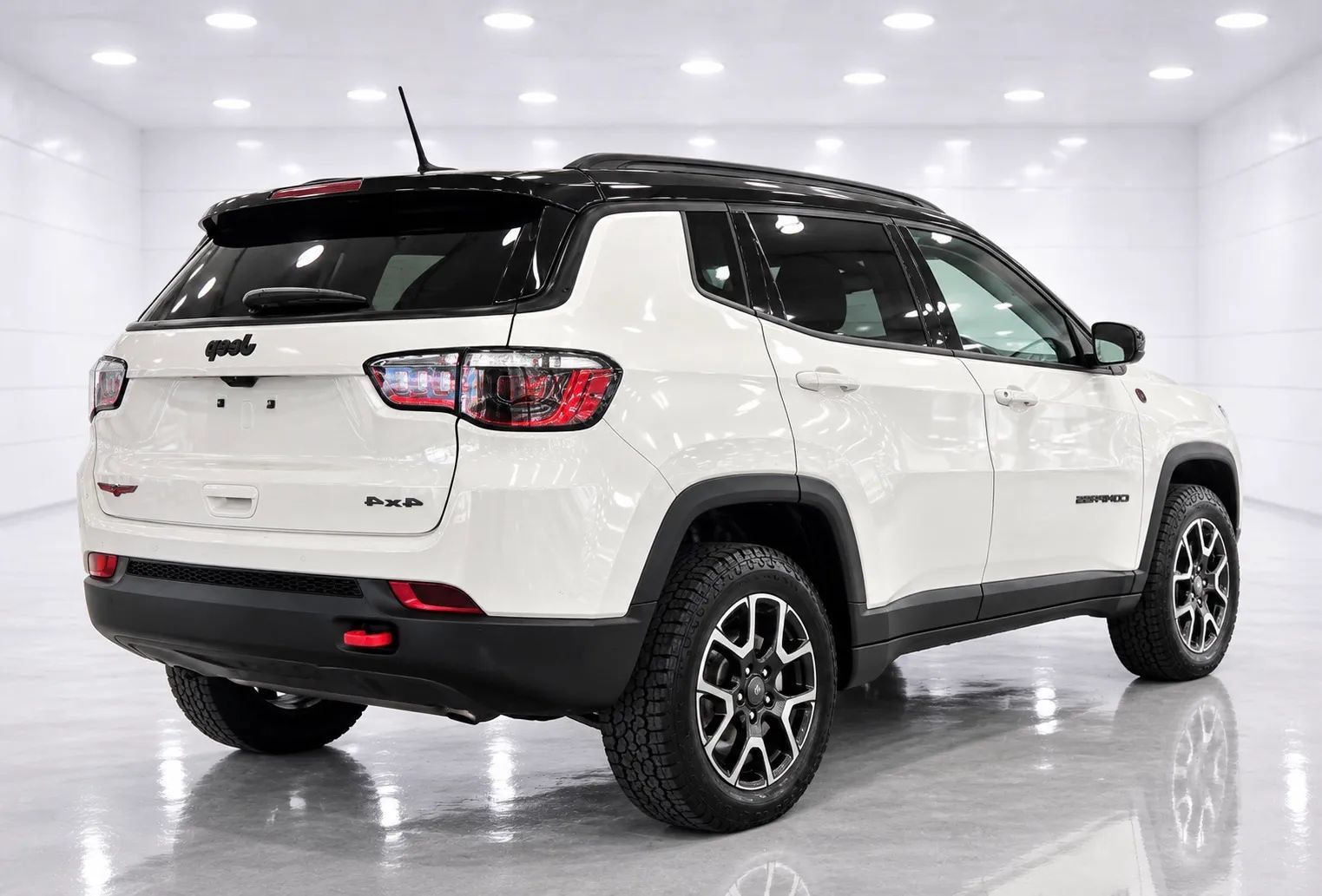 Used 2025 Jeep Compass Trailhawk AWD/4WD image 5