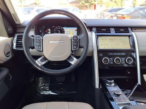 Used 2018 Land Rover Discovery HSE AWD/4WD image 11