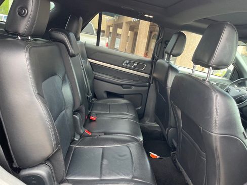 Used 2018 Ford Explorer XLT w/ Equipment Group 202A FWD image 16