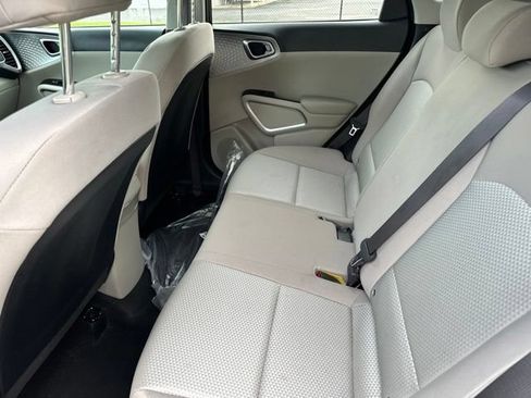Certified 2025 Kia Soul LX w/ LX Technology Package FWD image 15