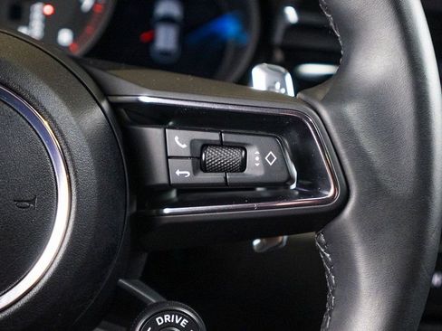 Certified 2025 Porsche Macan AWD/4WD image 34